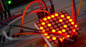 membuat shift register dot matrix atmega
