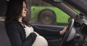 tips berkendara untuk wanita hamil muda