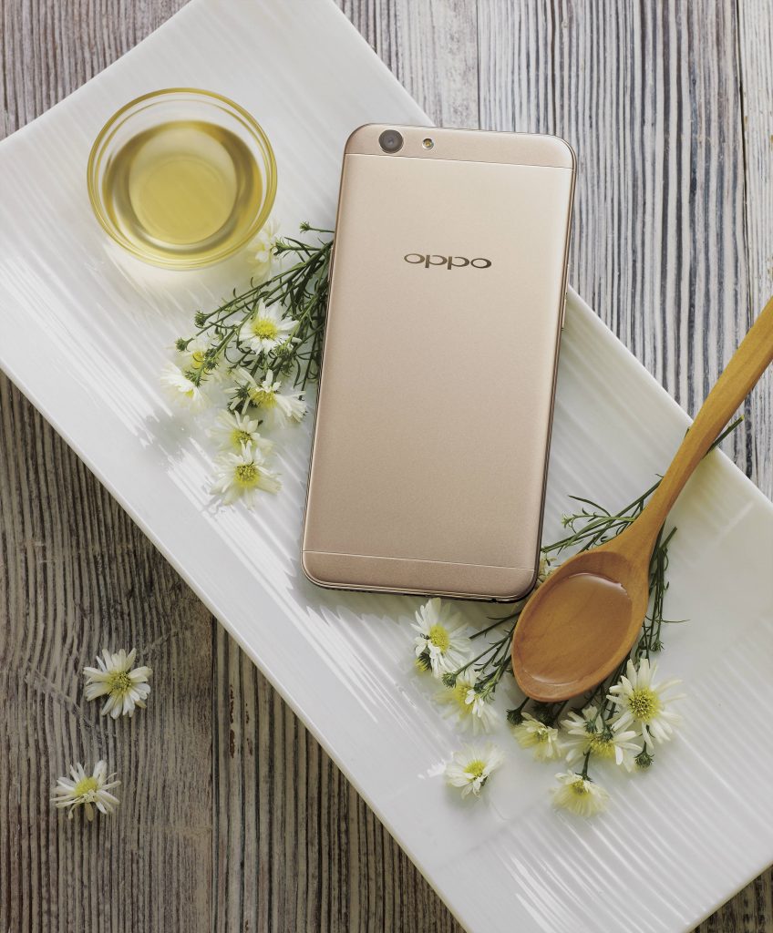 selfie expert OPPO F1s