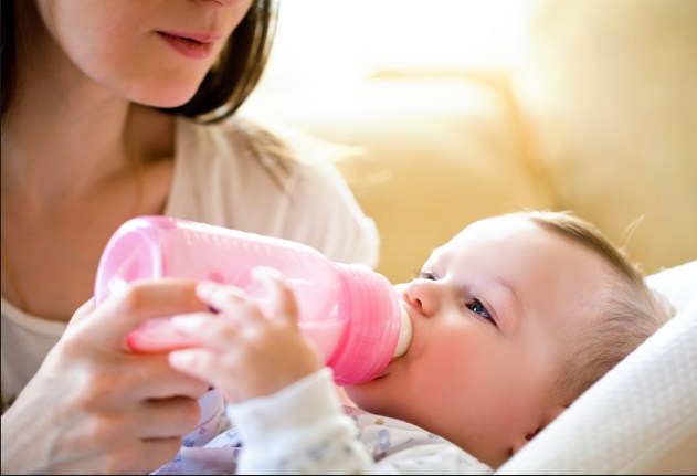 Cara membersihkan botol susu bayi