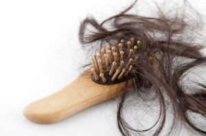 penyebab dan cara mengatasi rambut rontok