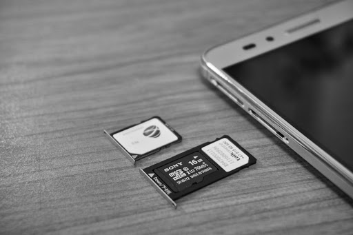 3 cara menambah kapasitas ram hp dengan microSD card