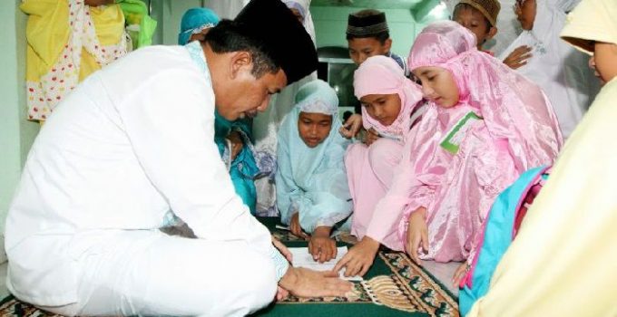 buku_kegiatan_ramadhan-berburu tanda tangan pak ustad
