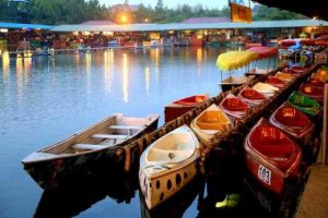 floating market lembang Rekomendasi Wisata Bandung yang Mirip di Luar Negeri