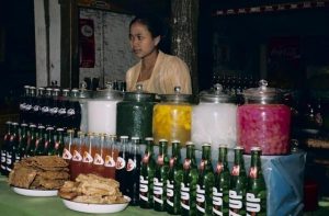 perbedaan mencari restoran jaman dulu dan sekarang