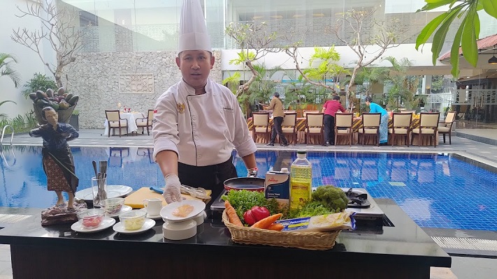 sesi live cooking chef Widiyar Lynn Hotel