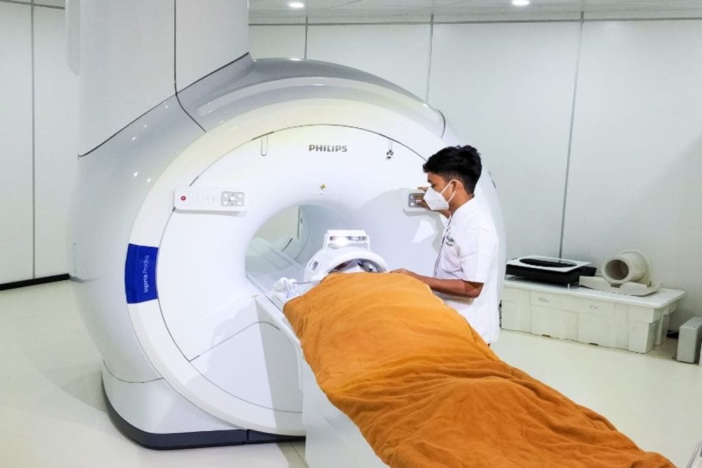 MRI alat diagnosa kesehatan